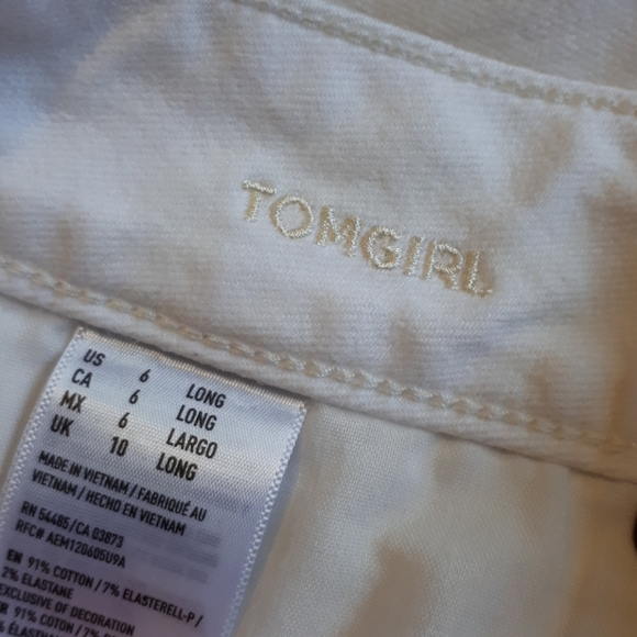 AE White Tomgirl Distressed Jeans - Picture 6 of 6
